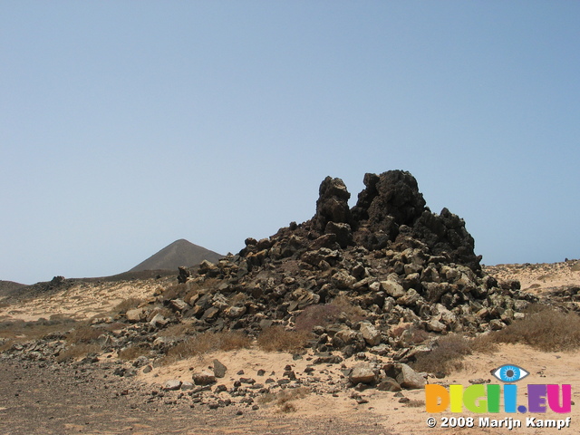 28034 Vulcanic rocks and La Caldera in background